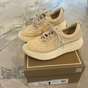 NIB Dolce Vita Sandatone knit sneaker size 7
